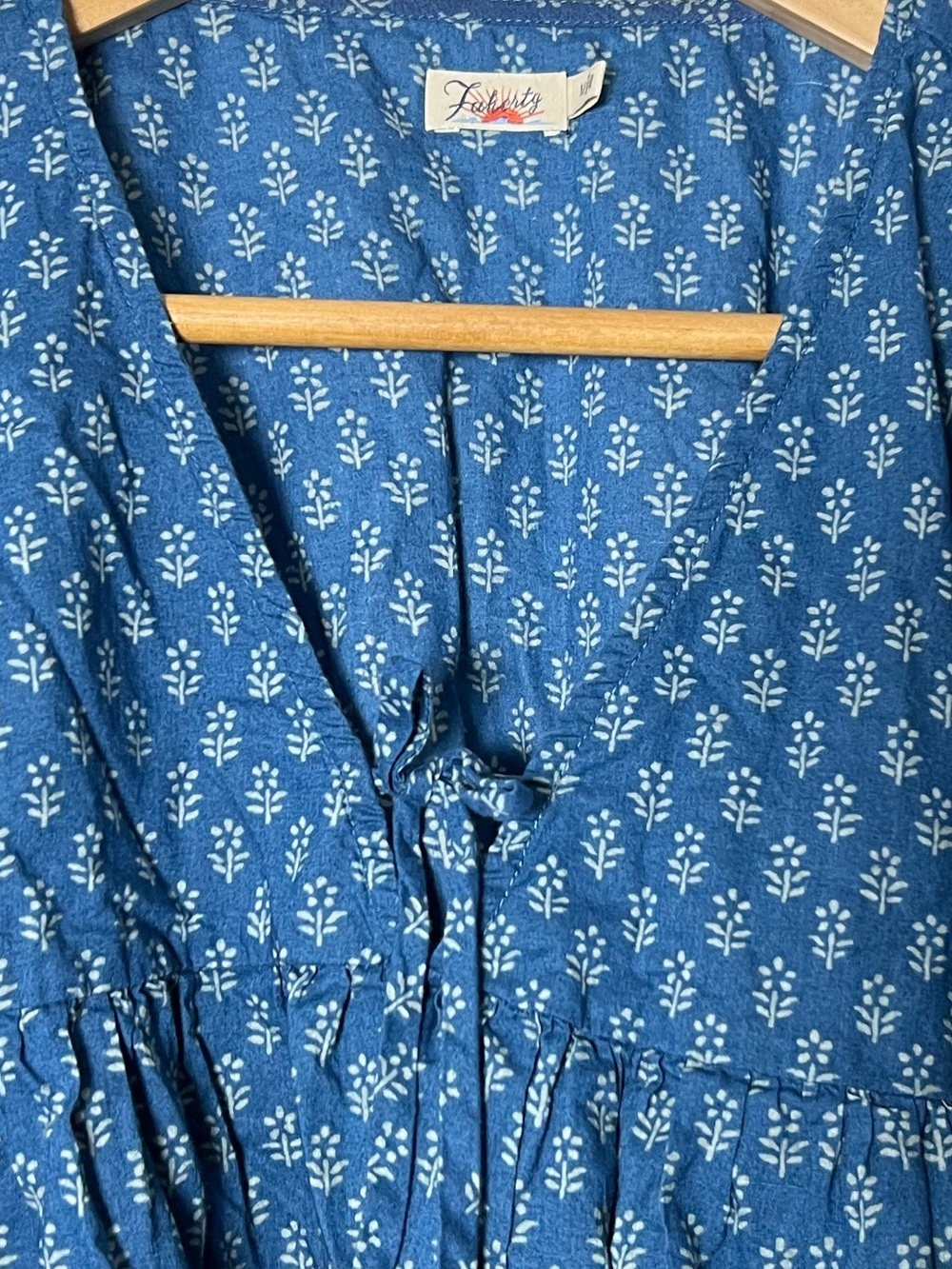 Faherty Lyla Top Organic Cotton Indigo Gobo Floral Print NEW - Picture 4 of 15